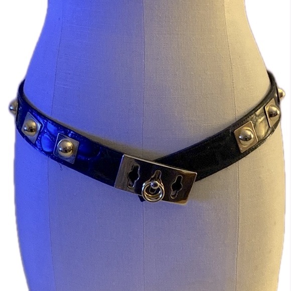 BLACK Belt with Gold Tone embellishments studded around the piece& keyhole clasp - Picture 1 of 9